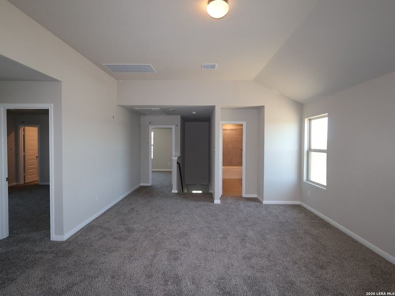 Spacious, unfurnished interior of a new home in Paloma Park, Converse (Image 29).