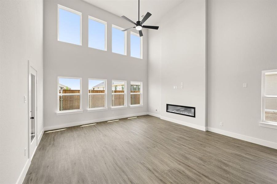 1724 Nesting Robin- Living Room-7036