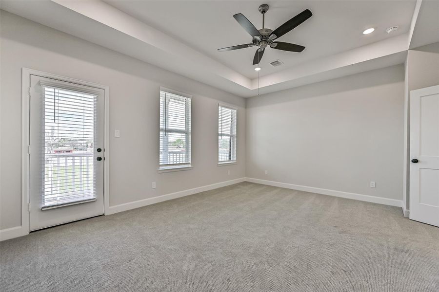 Spacious, unfurnished interior of a new home in Pearland Old Townsite, Pearland (Image 38).