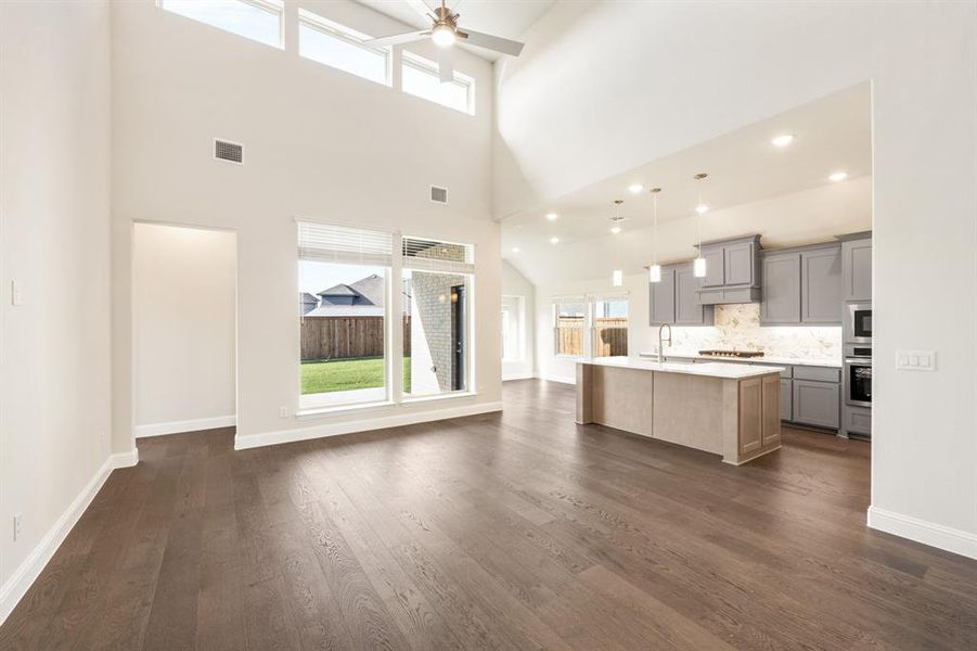 Spacious, unfurnished interior of a new home in ArrowBrooke, Aubrey (Image 33). Spacious, unfurnished interior of a new home in ArrowBrooke, Aubrey (Image 33).