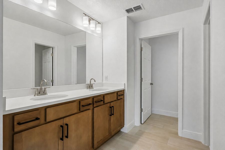 Furnished interior view inside a new home in Trinity Lakes, Groveland (Image 5).