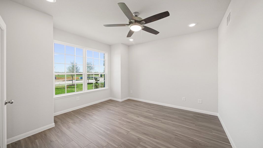 Representative unfurnished interior of a home built from the The Summit by Legend Homes in Bluestem, Brookshire (Image 13).