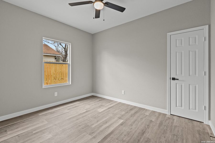 Spacious, unfurnished interior of a new home in , San Antonio (Image 15).