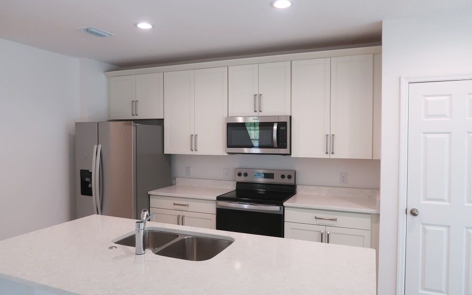 10-BS-100-Sovereign-kitchen.jpg