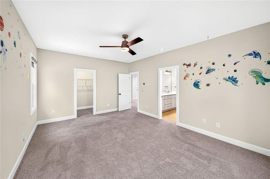 Spacious, unfurnished interior of a new home in , Bishop (Image 57).