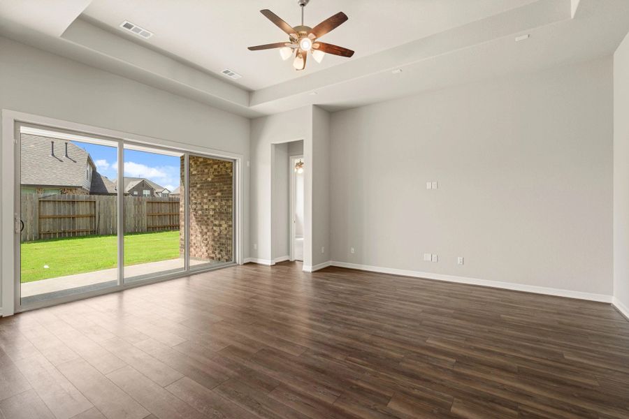 Spacious, unfurnished interior of a new home in Sunterra Lakes, Brookshire (Image 12).