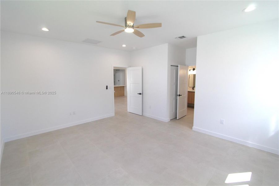 Spacious, unfurnished interior of a new home in , Miami (Image 20).