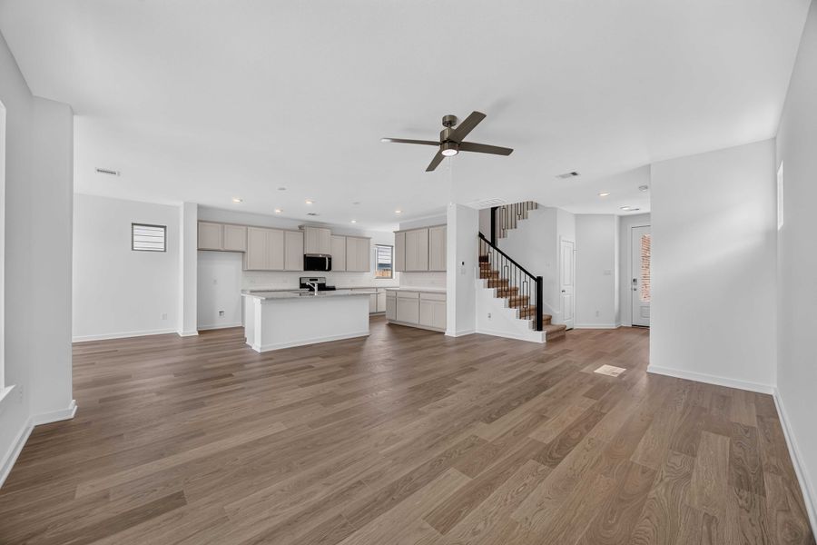 Spacious, unfurnished interior of a new home in La Segarra 40', Brookshire (Image 20).