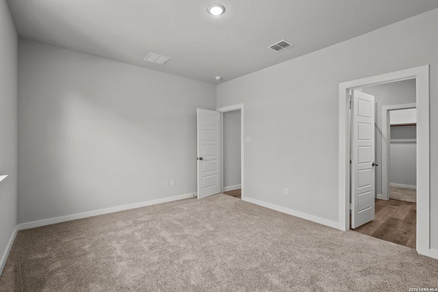 Spacious, unfurnished interior of a new home in Senna, Leon Valley (Image 19).