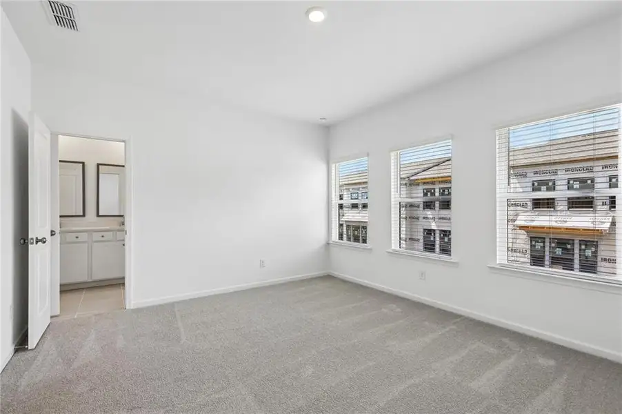 Spacious, unfurnished interior of a new home in Alder Creek, Cumming (Image 21).