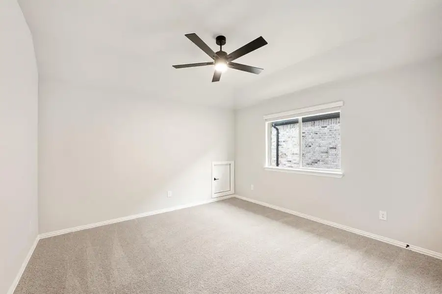 Spacious, unfurnished interior of a new home in Willow Wood, McKinney (Image 34).