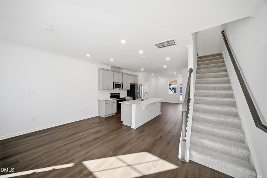 SUN_ElmGrove_Pic_Wyatt_Dining_1of2 SUN_ElmGrove_Pic_Wyatt_Dining_1of2