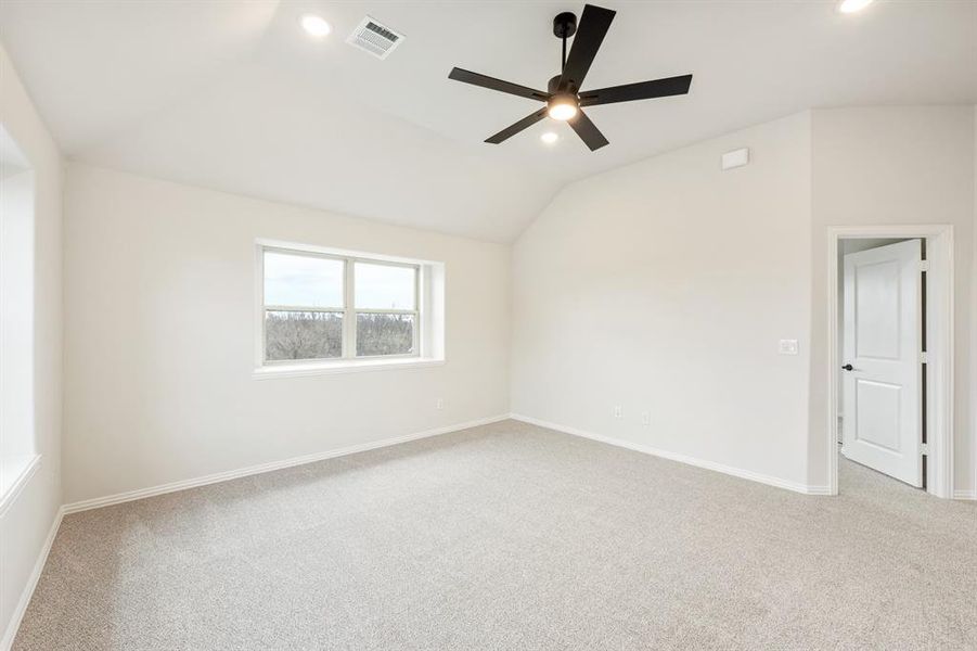 Spacious, unfurnished interior of a new home in Waverly Estates, Nevada (Image 32).