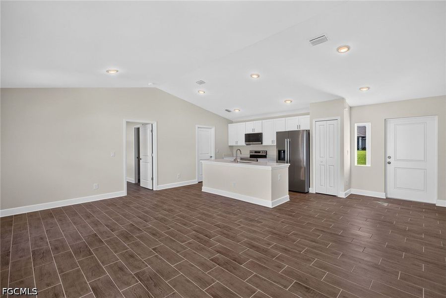 Spacious, unfurnished interior of a new home in Cape Coral, Cape Coral (Image 15).