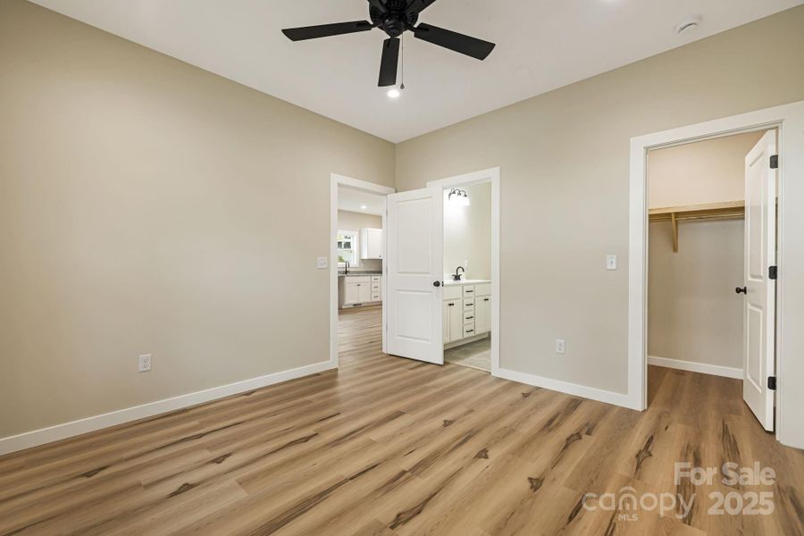 Spacious, unfurnished interior of a new home in , Waynesville (Image 9).