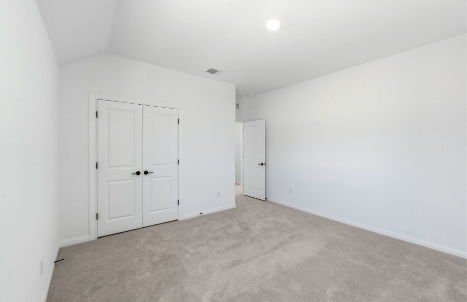 Spacious, unfurnished interior of a new home in Crescent Bluff, Georgetown (Image 21).