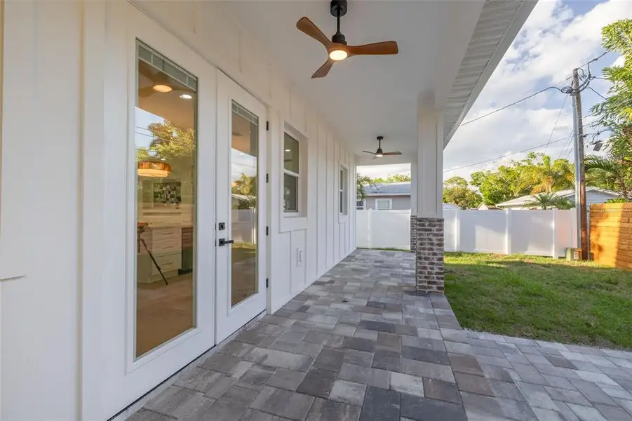 Exterior details and patio area of a home in , St. Petersburg (Image 3).