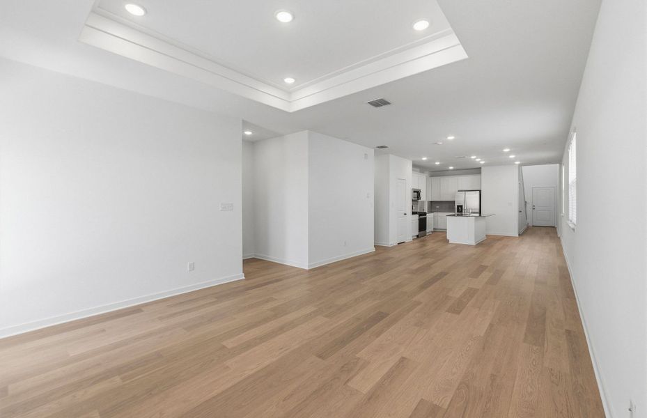 Spacious, unfurnished interior of a new home in Sunfield, Buda (Image 41).