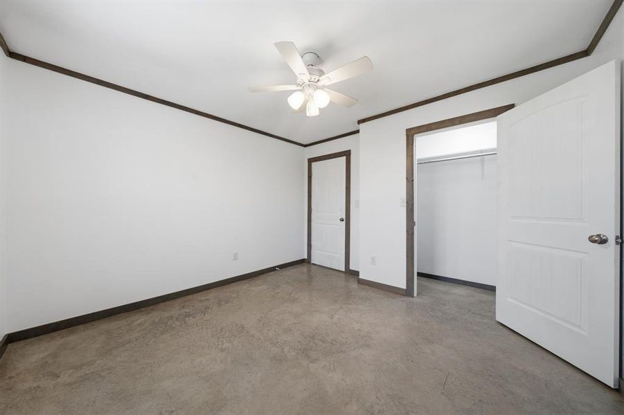 Spacious, unfurnished interior of a new home in , Walnut Springs (Image 17).
