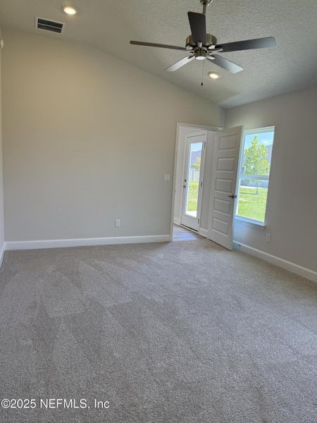 Spacious, unfurnished interior of a new home in Summerglen, Jacksonville (Image 36).