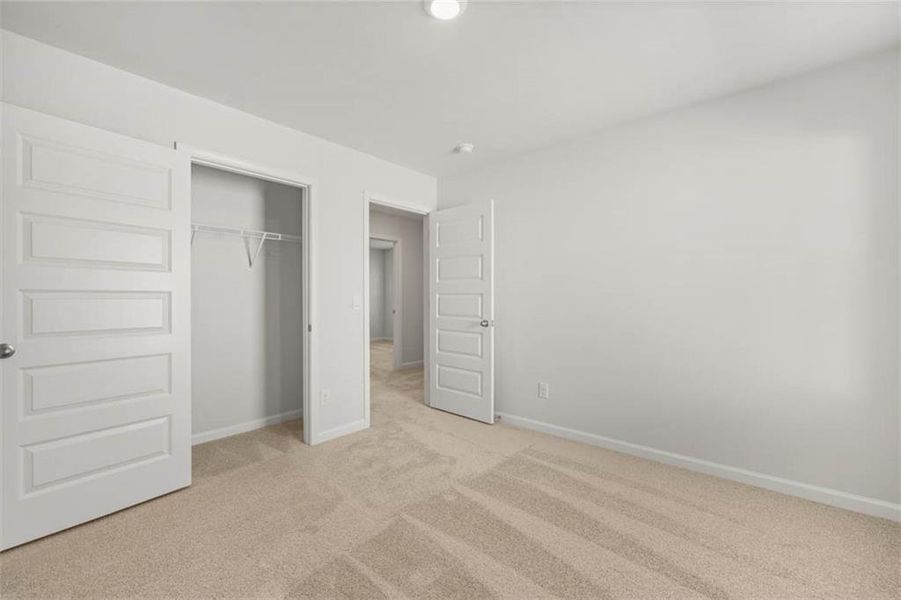 Spacious, unfurnished interior of a new home in Shoal Creek, Hampton (Image 9).