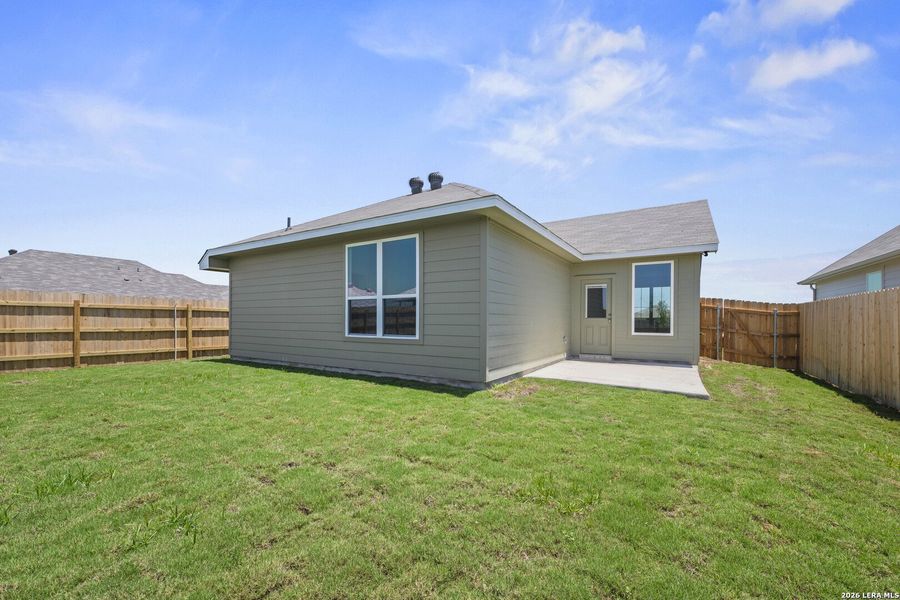Exterior details and patio area of a home in Arroyo Ranch, Seguin (Image 4).