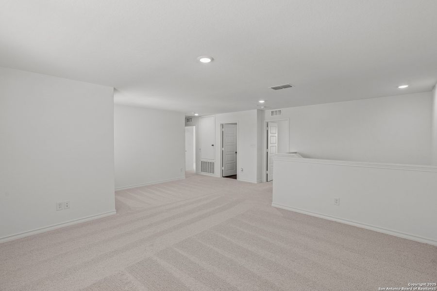 Spacious, unfurnished interior of a new home in , San Antonio (Image 31).