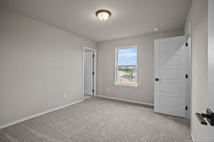 Spacious, unfurnished interior of a new home in Comanche Ridge, San Antonio (Image 36).