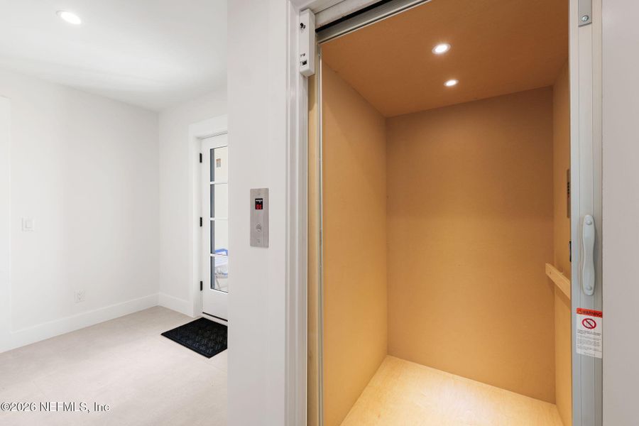 Spacious, unfurnished interior of a new home in , Jacksonville Beach (Image 23).