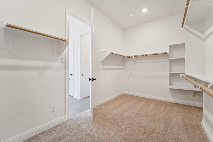 Spacious, unfurnished interior of a new home in Sienna 65', Missouri City (Image 22).