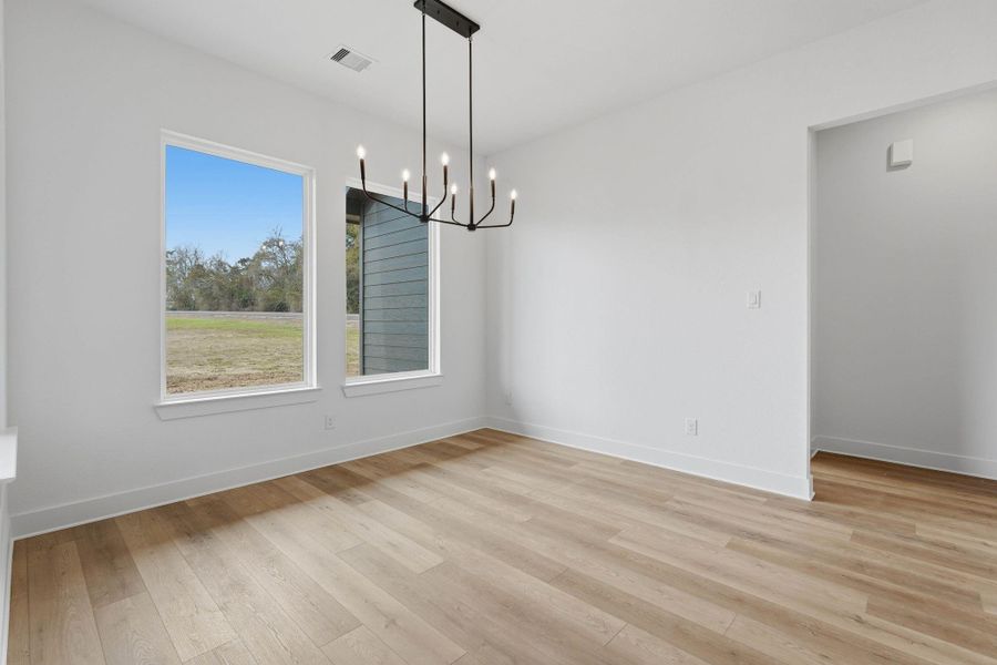 Bright dining space with oversized windows and easy access to the kitchen, ideal for gatherings and daily meals.