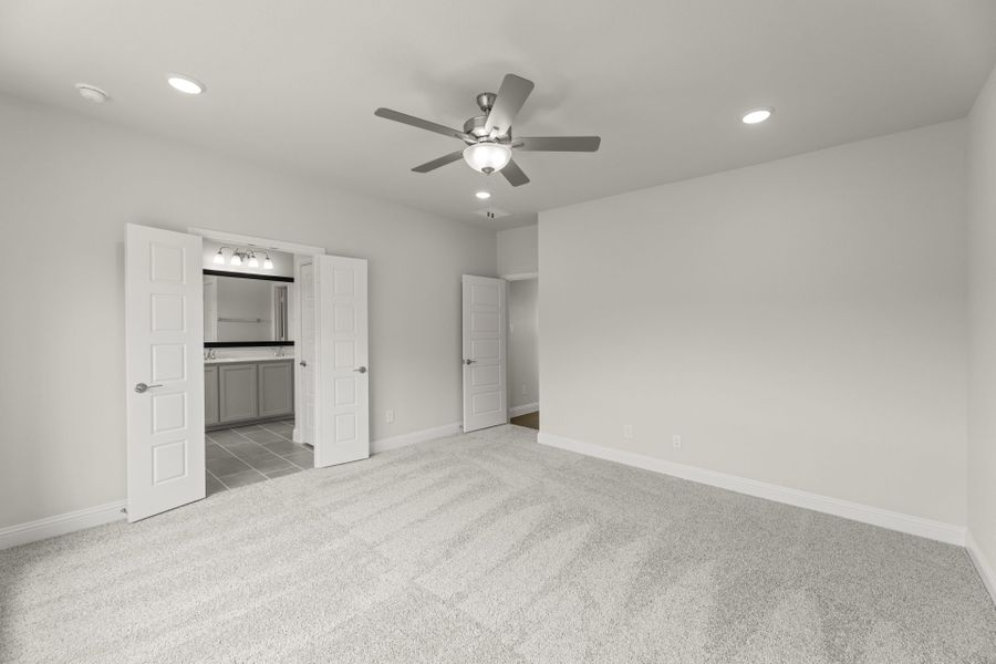 Spacious, unfurnished interior of a new home in Keeneland, Aubrey (Image 16).