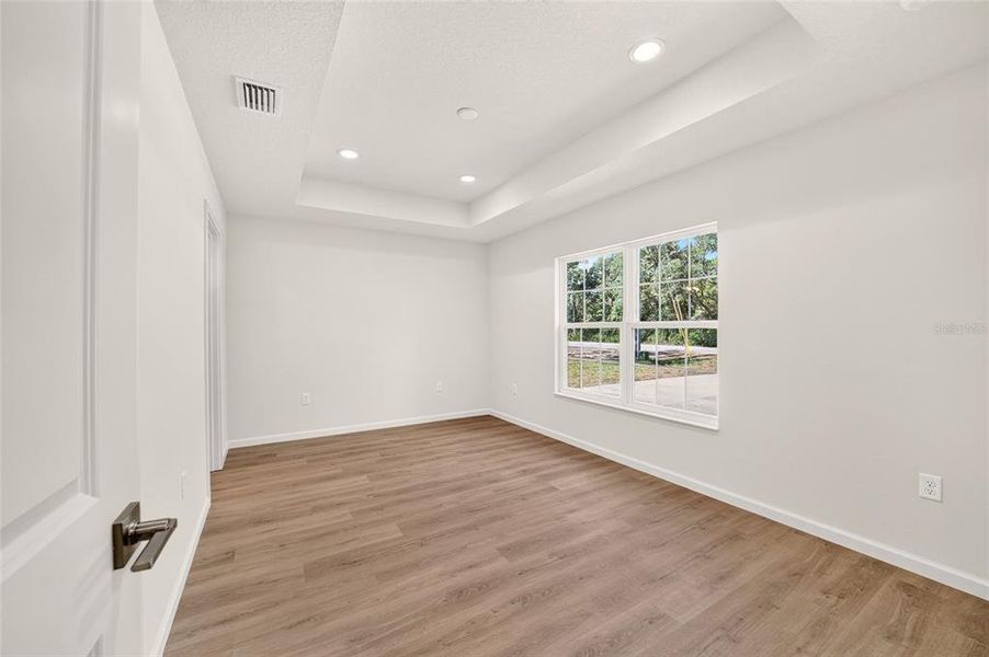 Spacious, unfurnished interior of a new home in , Ocklawaha (Image 22).