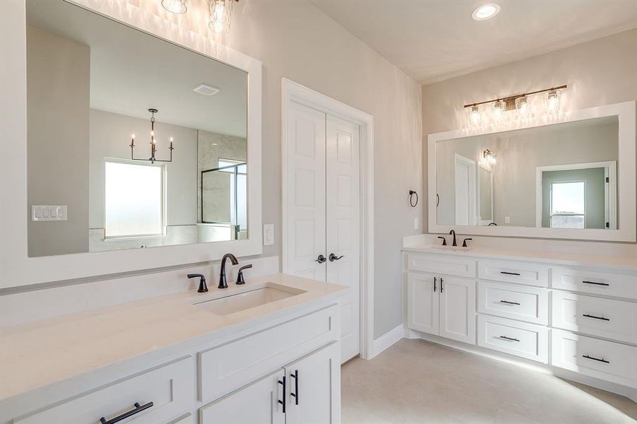 Furnished interior view inside a new home in , Weatherford (Image 9).
