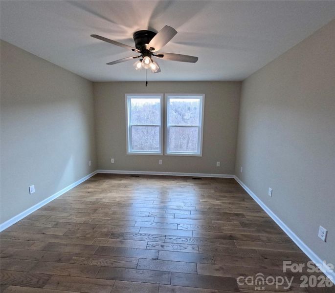 Spacious, unfurnished interior of a new home in , Marion (Image 9).