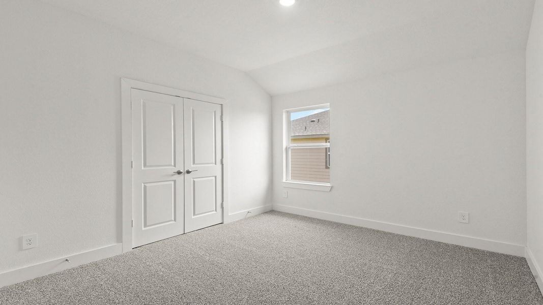 Spacious, unfurnished interior of a new home in Riverside Estates, Mont Belvieu (Image 20).