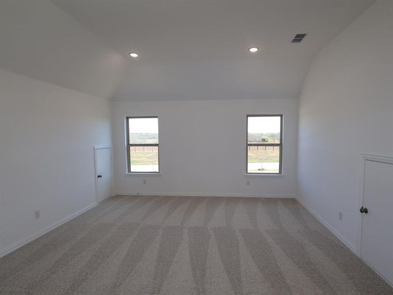 Spacious, unfurnished interior of a new home in Vintage Village, Argyle (Image 16).