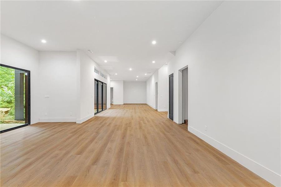 Spacious, unfurnished interior of a new home in , Atlanta (Image 23).