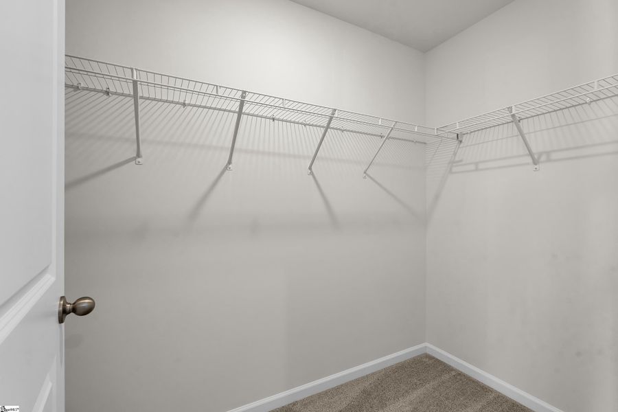 Spacious, unfurnished interior of a new home in Lynbrook, Boiling Springs (Image 29).