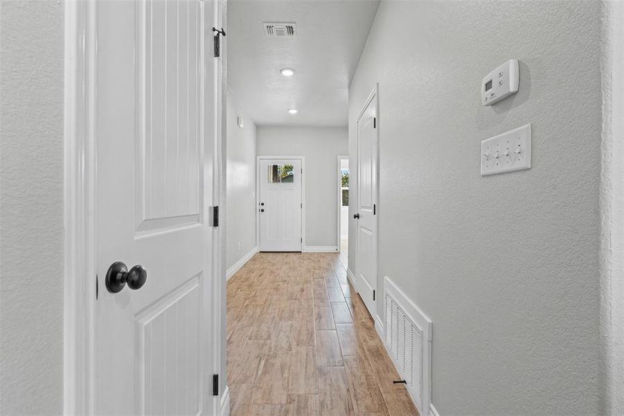 Spacious, unfurnished interior of a new home in , Granbury (Image 35).