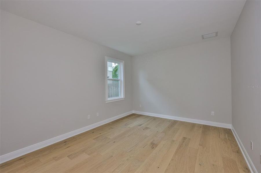 Spacious, unfurnished interior of a new home in , Tampa (Image 42).