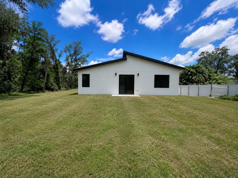 Exterior details and patio area of a home in , Port Charlotte (Image 33).