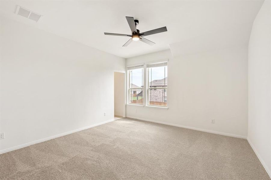 Spacious, unfurnished interior of a new home in Sonoma Verde, Rockwall (Image 23).