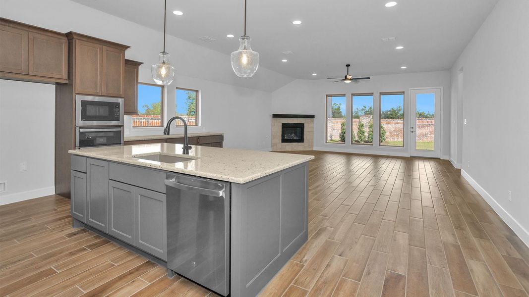 Furnished interior view inside a new home in Grange 50', Katy (Image 10).