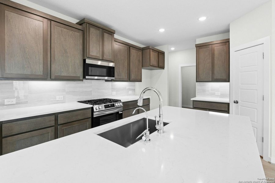 Furnished interior view inside a new home in Willowbrook, New Braunfels (Image 10).