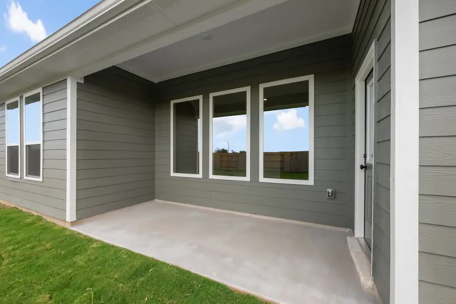 Representative exterior details of a home built from the Manchester II by Ashton Woods in Lagos Reserve, Manor (Image 3).