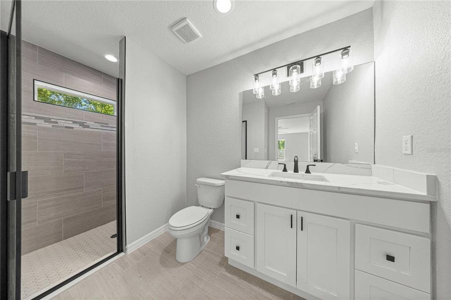 Furnished interior view inside a new home in , Dunnellon (Image 9).