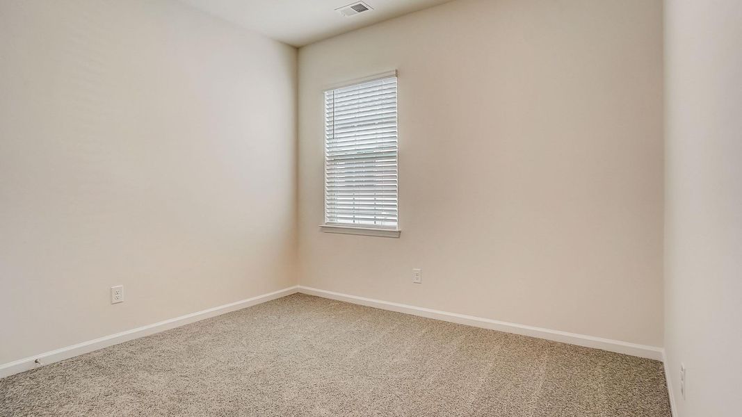Spacious, unfurnished interior of a new home in Rydele Heights, Asheville (Image 19).