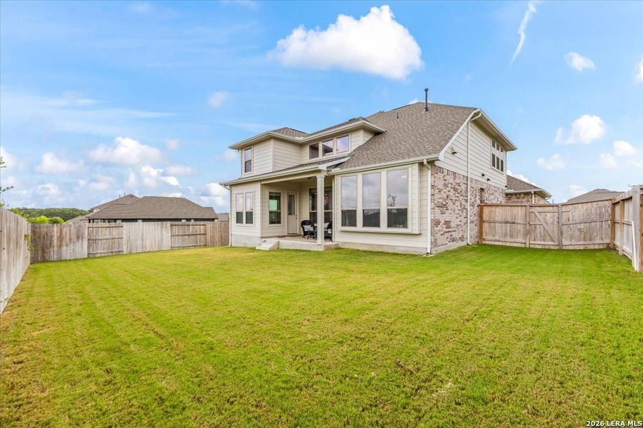 Exterior details and patio area of a home in Foxbrook, Cibolo (Image 25).