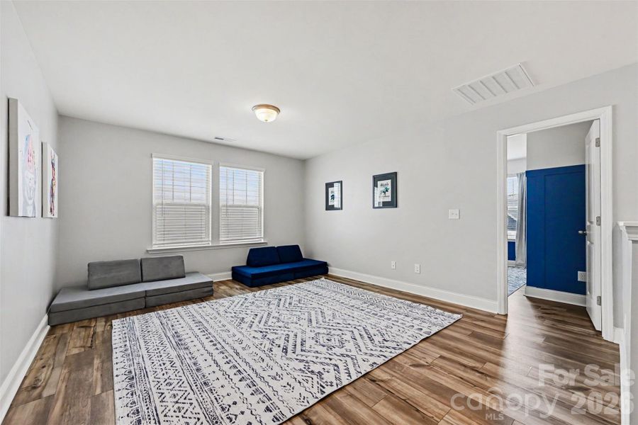 Spacious, unfurnished interior of a new home in , York (Image 21).